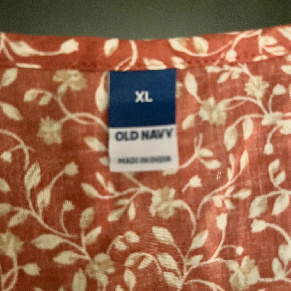 Old NavyโXL Pink Floral Top Light And AiryโRuffles - Picture 4 of 13